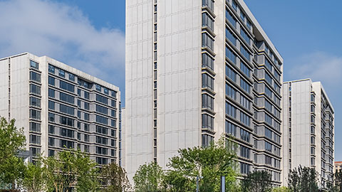 保溫裝飾一體化板廠家一體板系統(tǒng)具體由哪些材料組成？